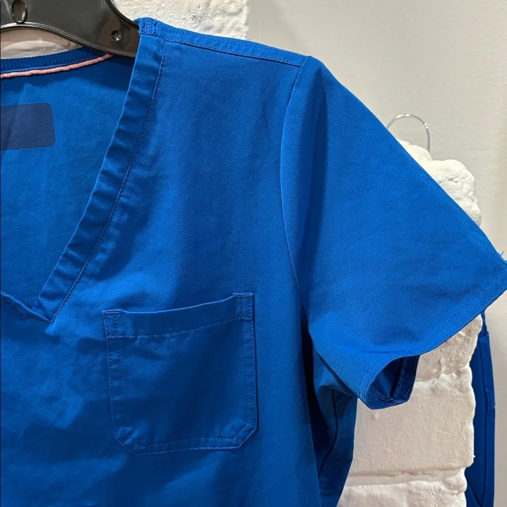 AVA THERESE SCRUB TOP - Picture 3 of 4